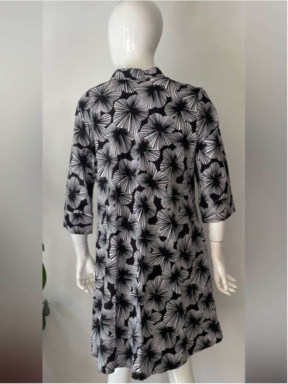 Zuri 100% Cotton Button-Front Shirt Dress| Black & White Graphic Print Size S - Picture 5 of 10